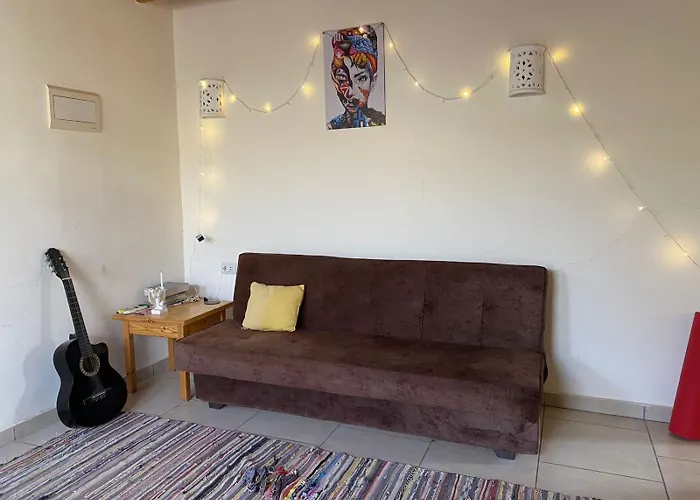 Apartman Cozy Place In With A Chill Cool Garden